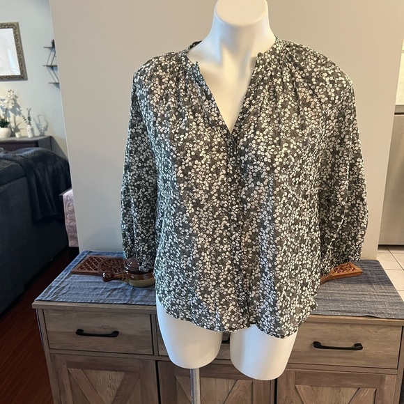 A piece apart green floral top, Mitte Top in Deep Sage Bouquet - Picture 3 of 6